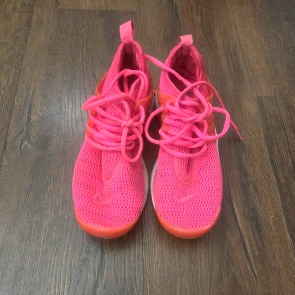 Nike Women’s Bright Pink Mesh Sneakers